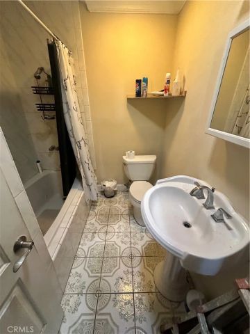 8903 S Denker, Los Angeles, CA 90047
