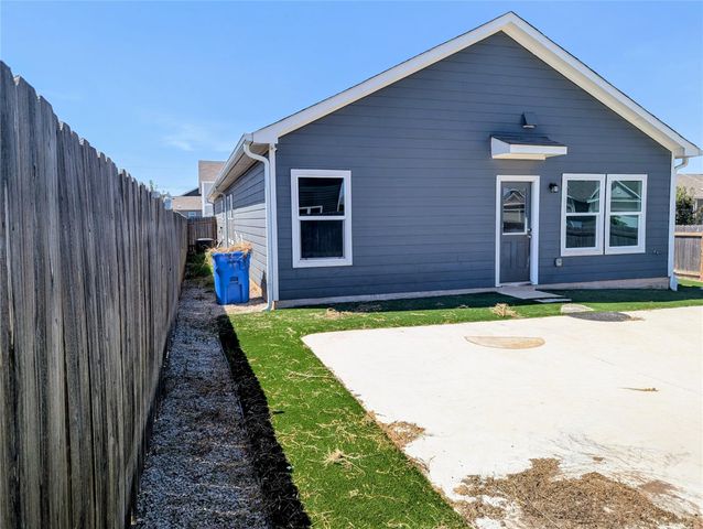 1112 Minnow LN, Bastrop, TX 78602