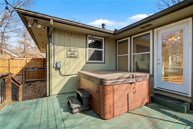 6 Lerwick Lane, Bella Vista, AR 72715