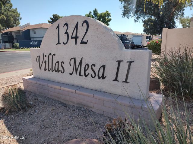 1342 W EMERALD Avenue 418, Mesa, AZ 85202