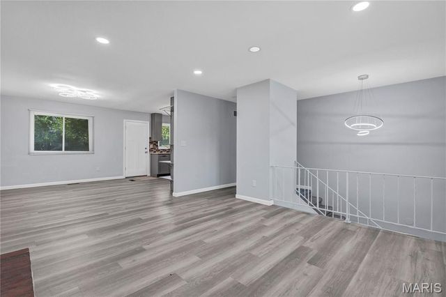 1371 McKelvey Road, Maryland Heights, MO 63043