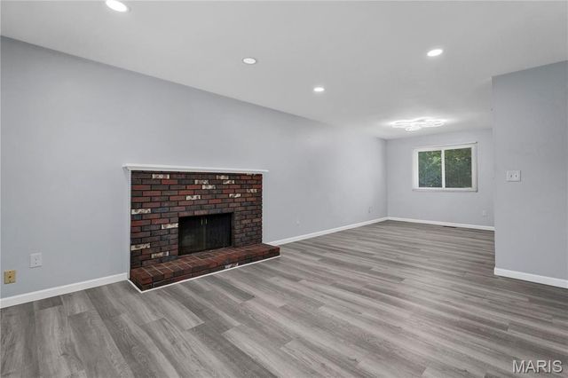 1371 McKelvey Road, Maryland Heights, MO 63043