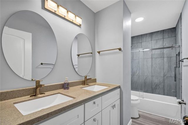 1371 McKelvey Road, Maryland Heights, MO 63043