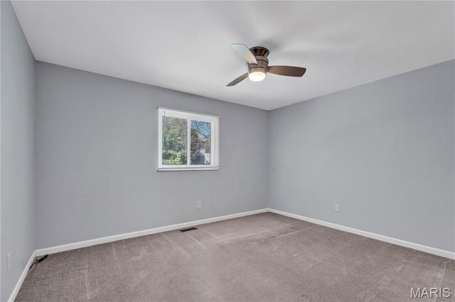 1371 McKelvey Road, Maryland Heights, MO 63043