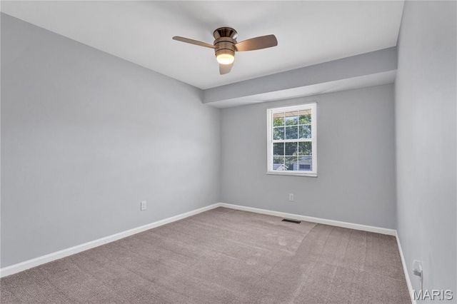 1371 McKelvey Road, Maryland Heights, MO 63043