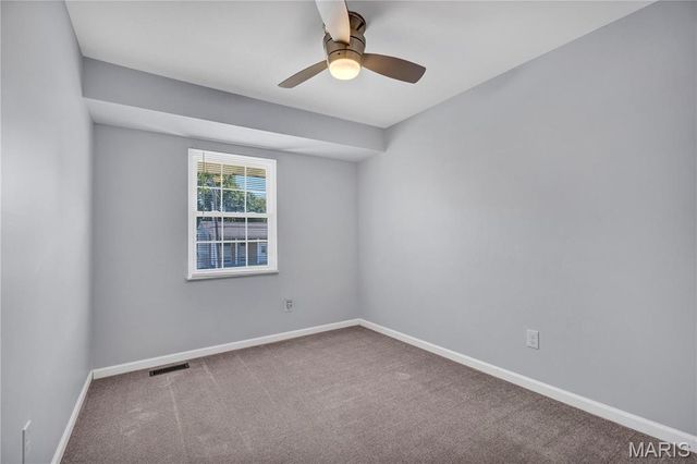 1371 McKelvey Road, Maryland Heights, MO 63043