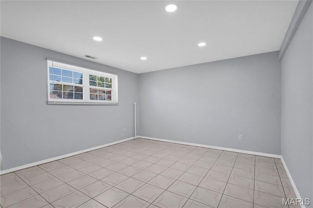 1371 McKelvey Road, Maryland Heights, MO 63043