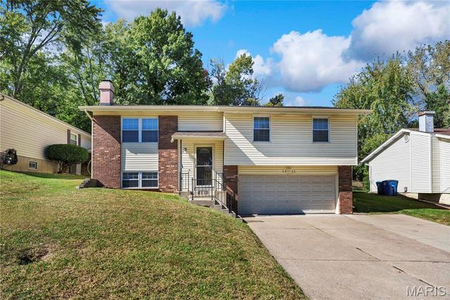 1371 McKelvey Road, Maryland Heights, MO 63043
