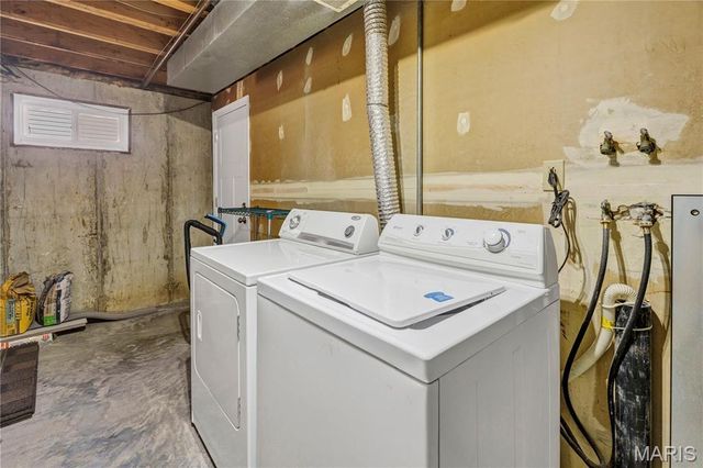 1371 McKelvey Road, Maryland Heights, MO 63043