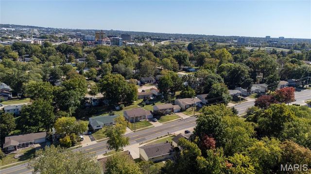 1371 McKelvey Road, Maryland Heights, MO 63043