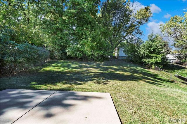 1371 McKelvey Road, Maryland Heights, MO 63043