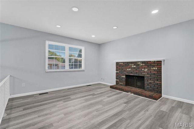 1371 McKelvey Road, Maryland Heights, MO 63043