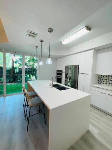 790 SW 107th Avenue 301, Pembroke Pines, FL 33025