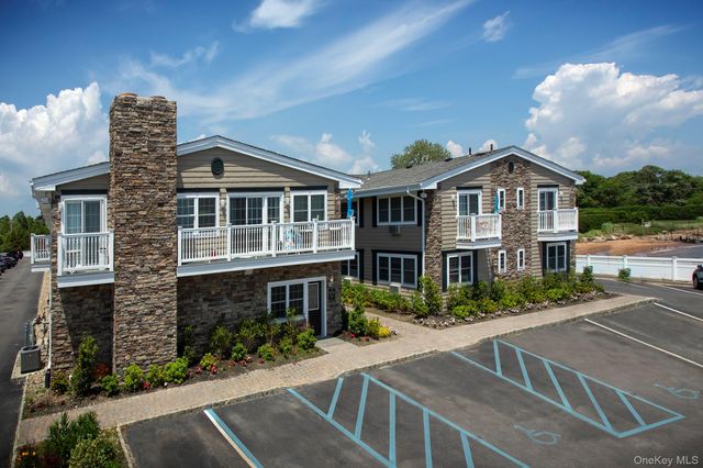 333 Candee Avenue E1, Sayville, NY 11782