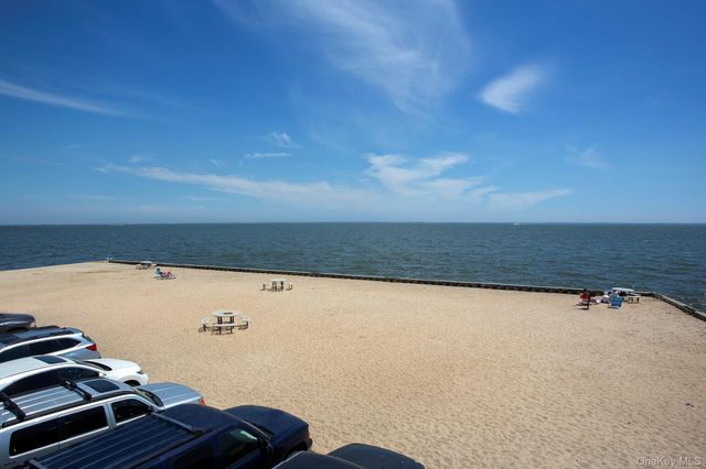 333 Candee Avenue E1, Sayville, NY 11782