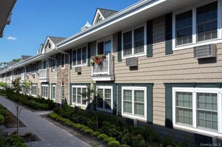 333 Candee Avenue E1, Sayville, NY 11782