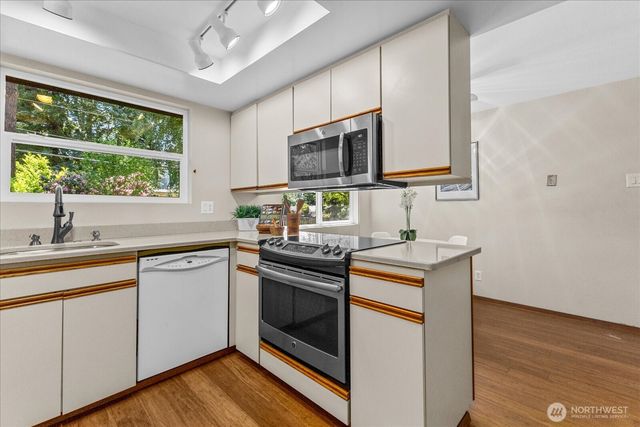 12109 SE 68th Place, Bellevue, WA 98006