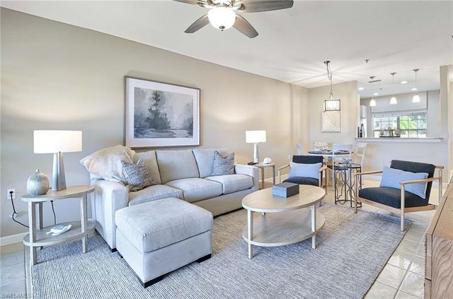 3035 Horizon LN 2206, Naples, FL 34109