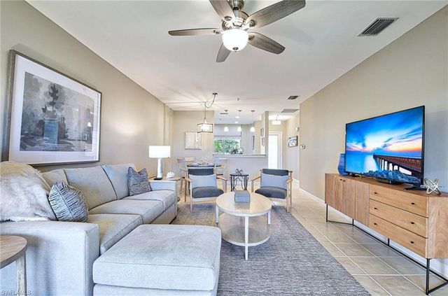 3035 Horizon LN 2206, Naples, FL 34109