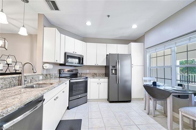 3035 Horizon LN 2206, Naples, FL 34109