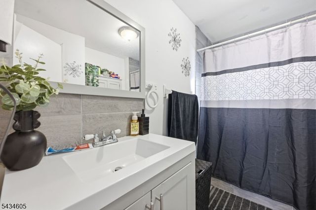 401 E 19Th St, Paterson City, NJ 07524