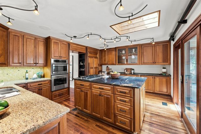 520 Harpeth Trace Dr, Nashville, TN 37221