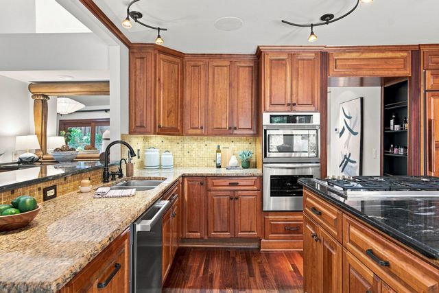 520 Harpeth Trace Dr, Nashville, TN 37221