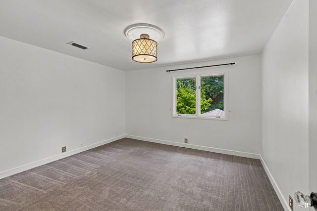 520 Harpeth Trace Dr, Nashville, TN 37221