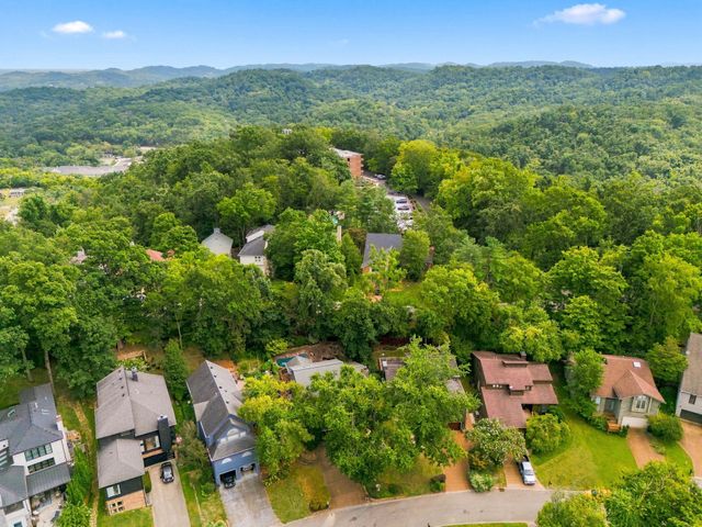 520 Harpeth Trace Dr, Nashville, TN 37221