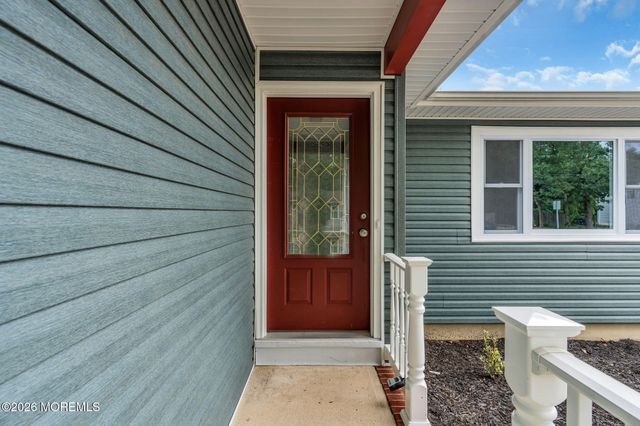 652 Berkeley Avenue, Beachwood, NJ 08722