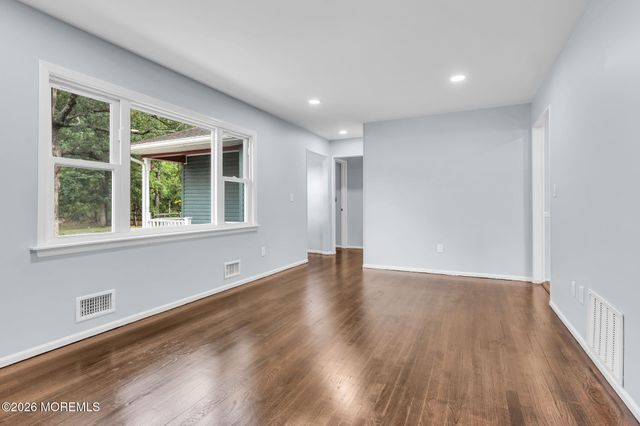 652 Berkeley Avenue, Beachwood, NJ 08722