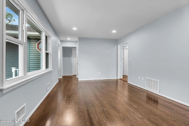 652 Berkeley Avenue, Beachwood, NJ 08722