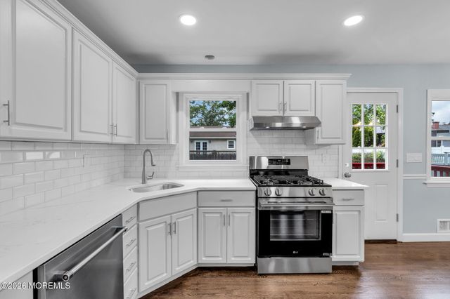 652 Berkeley Avenue, Beachwood, NJ 08722