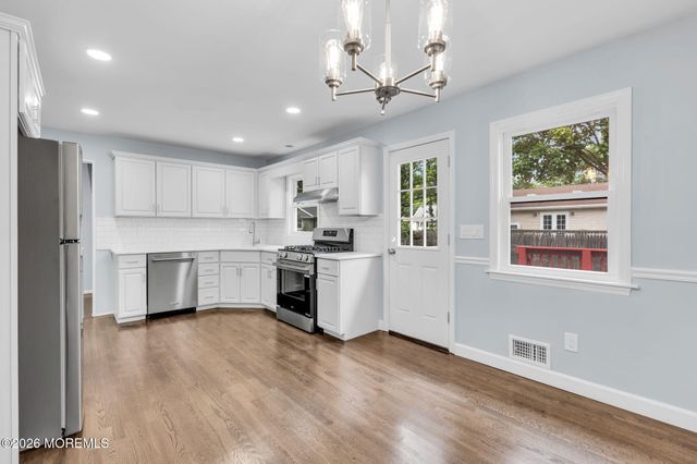 652 Berkeley Avenue, Beachwood, NJ 08722