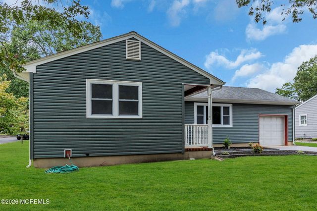 652 Berkeley Avenue, Beachwood, NJ 08722