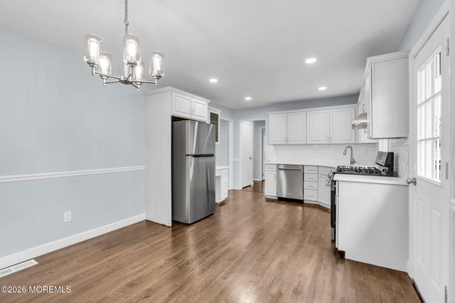 652 Berkeley Avenue, Beachwood, NJ 08722