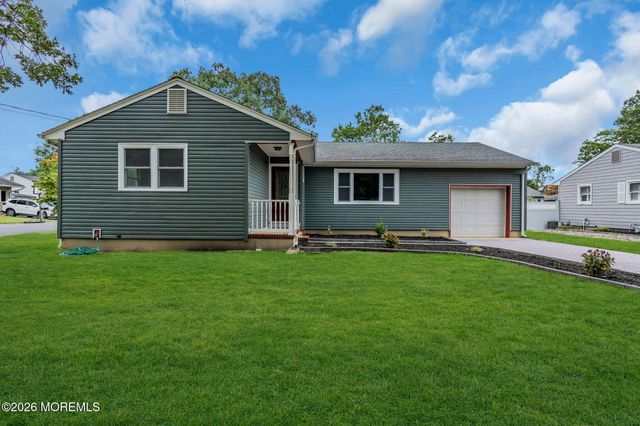 652 Berkeley Avenue, Beachwood, NJ 08722