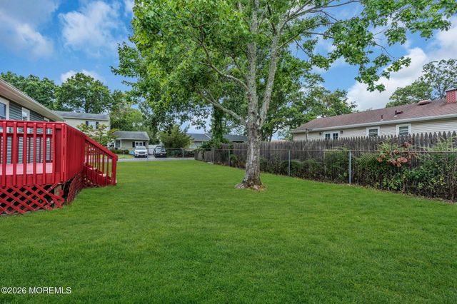 652 Berkeley Avenue, Beachwood, NJ 08722