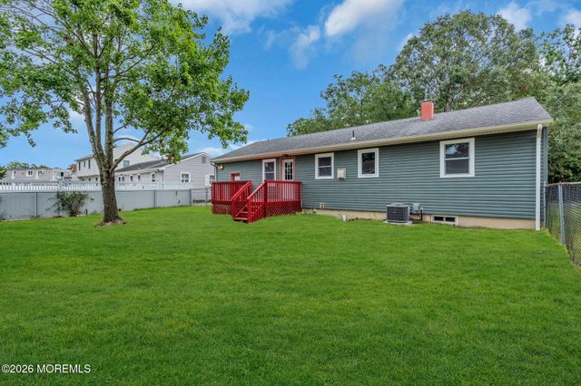 652 Berkeley Avenue, Beachwood, NJ 08722