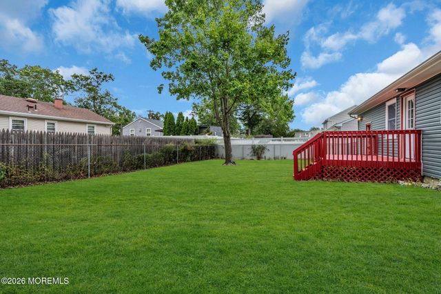 652 Berkeley Avenue, Beachwood, NJ 08722