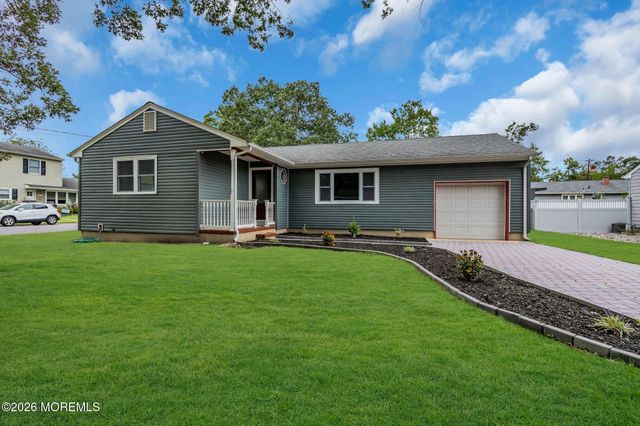 652 Berkeley Avenue, Beachwood, NJ 08722