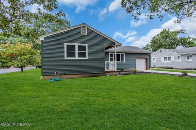 652 Berkeley Avenue, Beachwood, NJ 08722