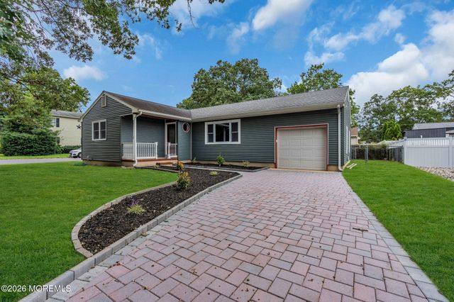 652 Berkeley Avenue, Beachwood, NJ 08722