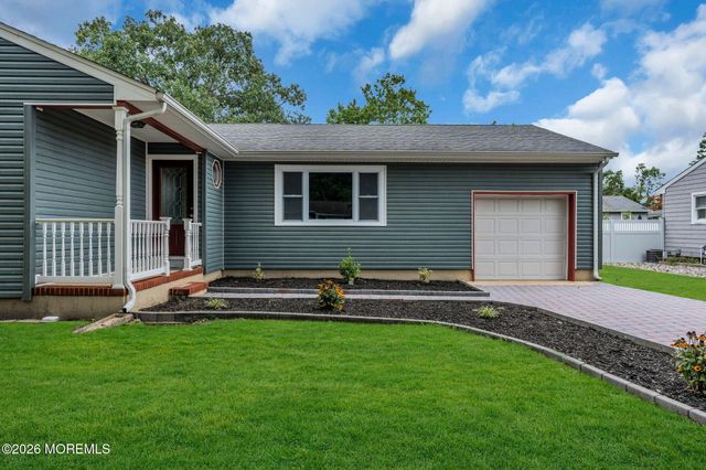 652 Berkeley Avenue, Beachwood, NJ 08722