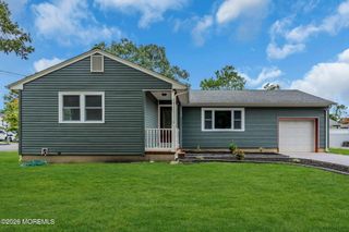 652 Berkeley Avenue, Beachwood, NJ 08722