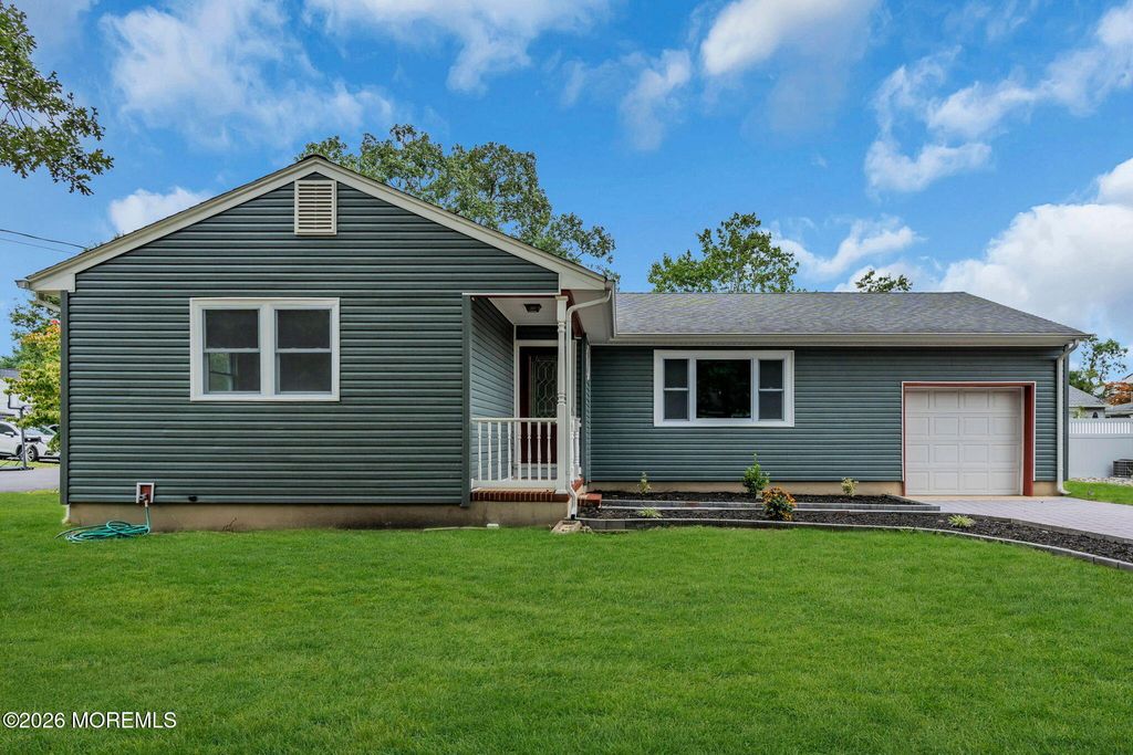 652 Berkeley Avenue, Beachwood, NJ 08722