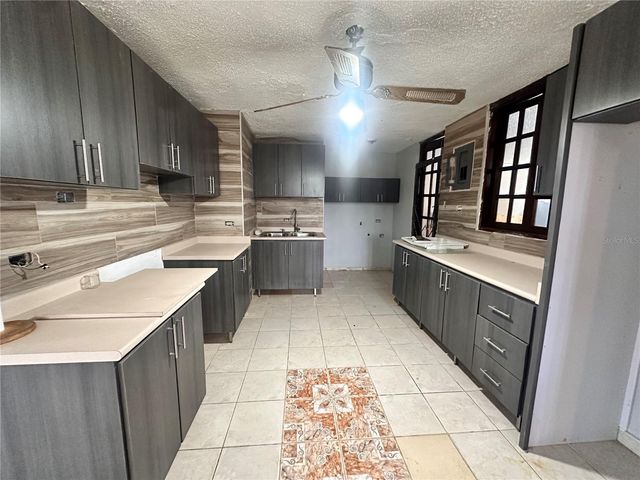 AR-10 CALLE 37 REPARTO TERESITA, Bayamon, PR 00961