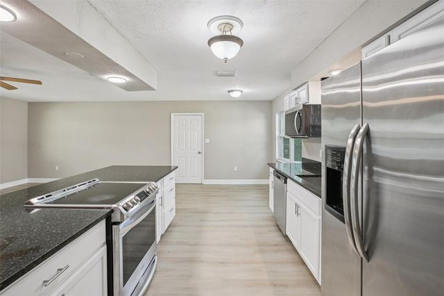 204 E SHELL POINT ROAD, Ruskin, FL 33570