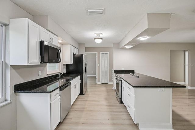 204 E SHELL POINT ROAD, Ruskin, FL 33570