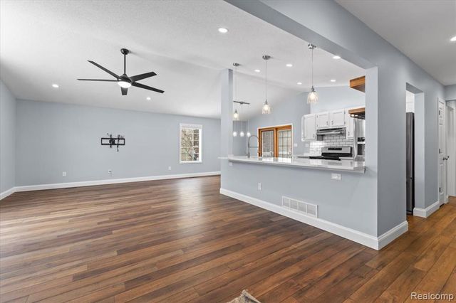 870 Alpine Drive, Brighton, MI 48116